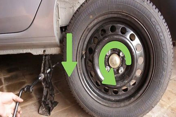 تعویض لاستیک پنچر